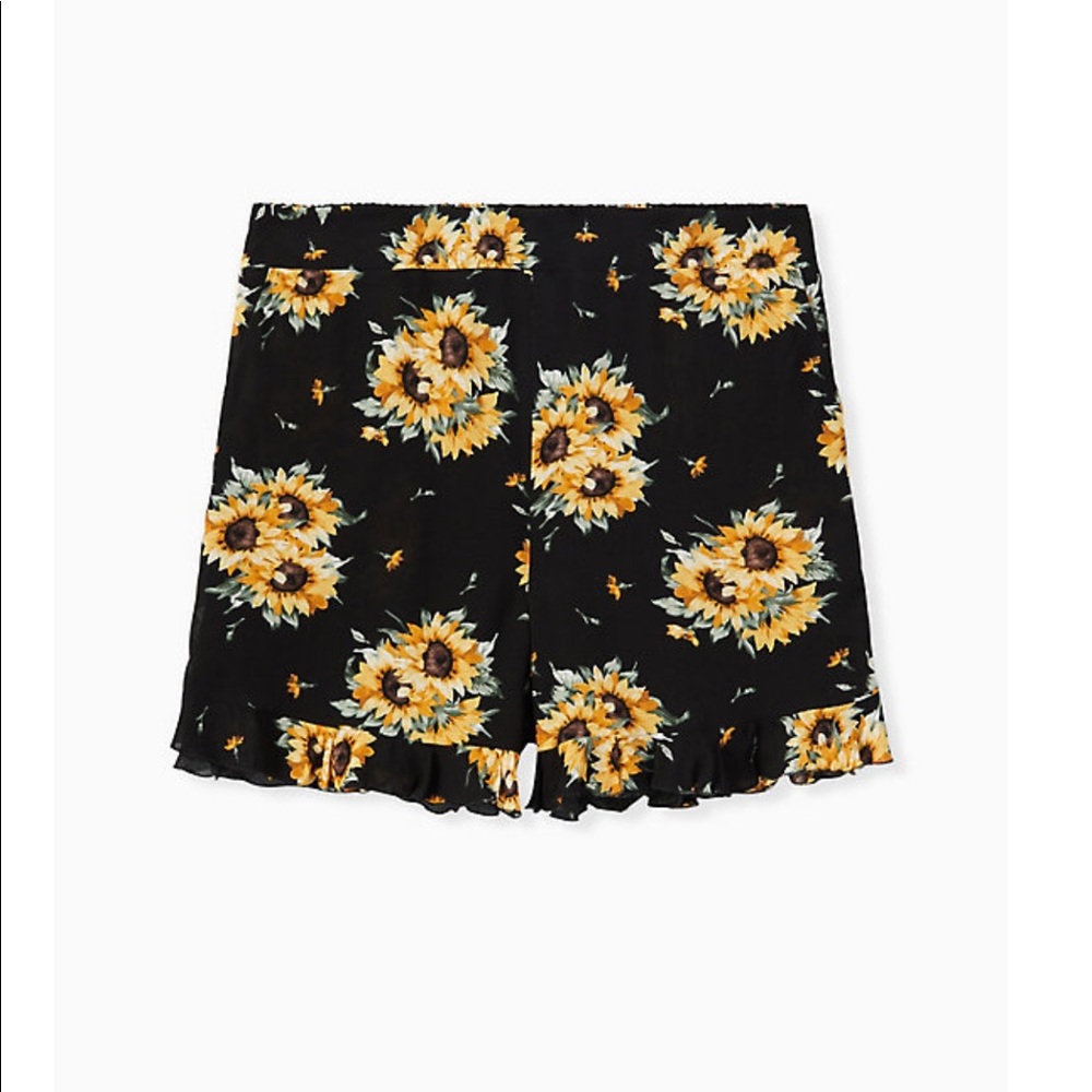 NWT Torrid Gauze ruffle hem Sunflower shorts